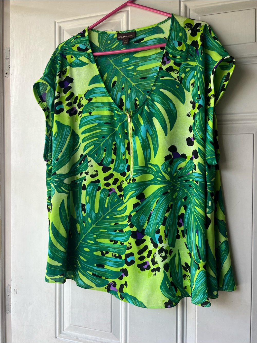 BOLD elements Green Tropical Leaf Zip-Front Women’s Top